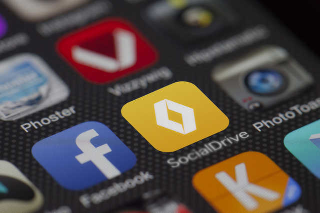Renault Social Drive - Handsfree social media